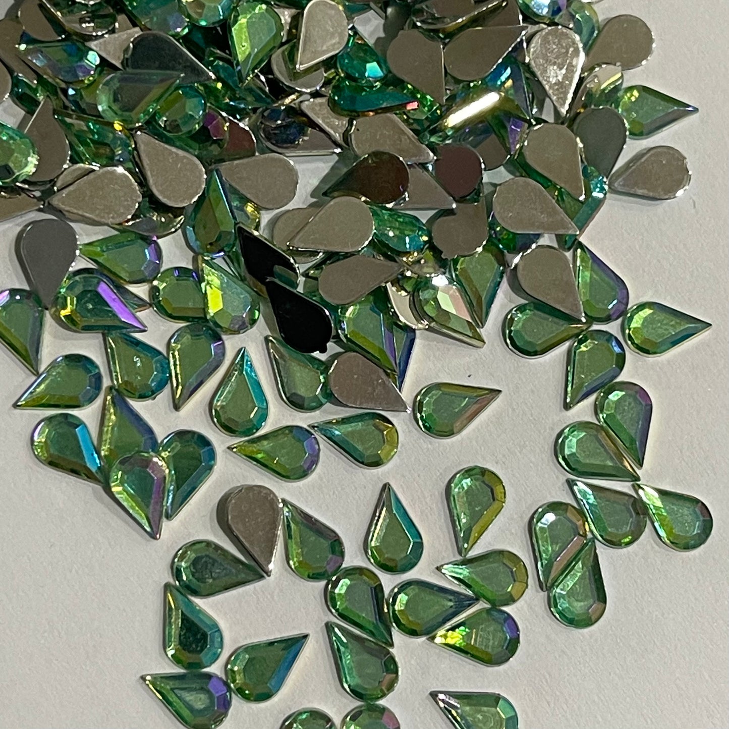 8mm Tear Drop - Peridot AB (Glue on)