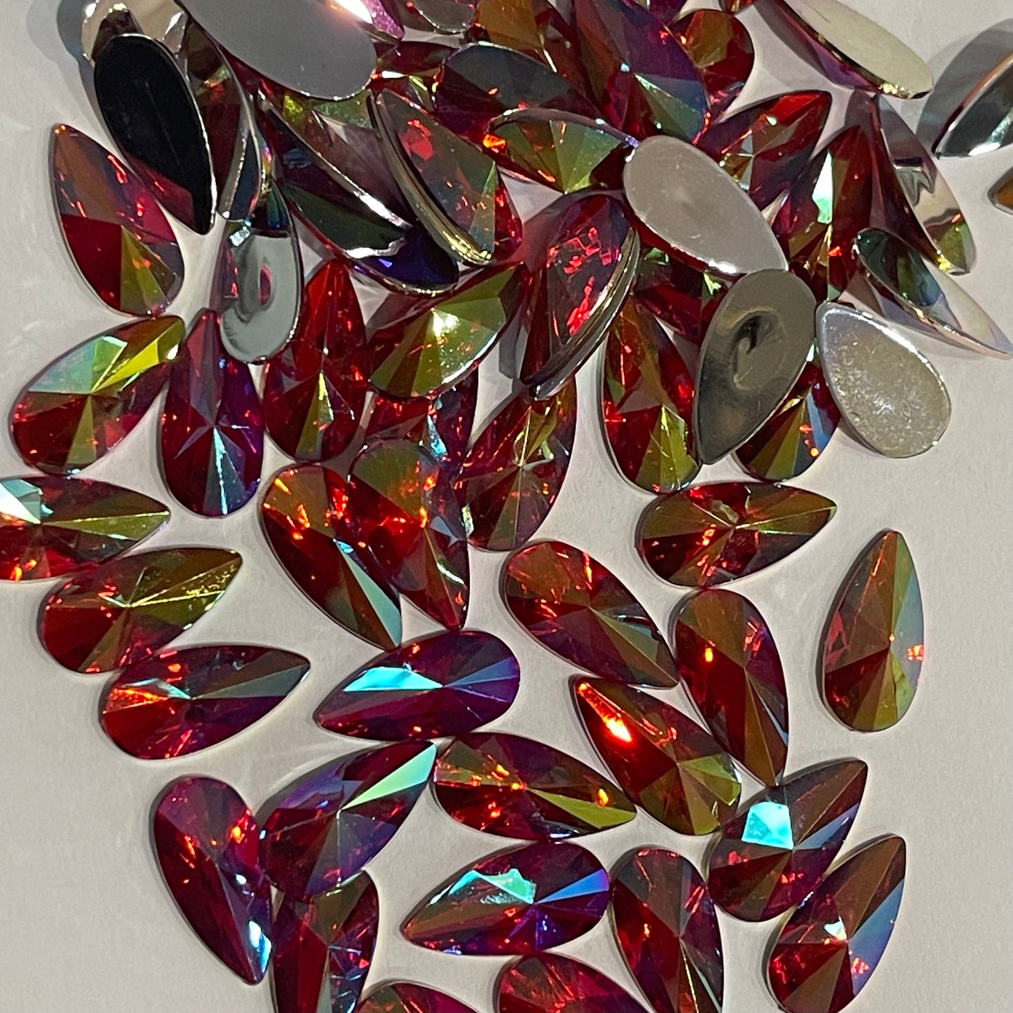 18mm, Drop (Glue On) - Red AB