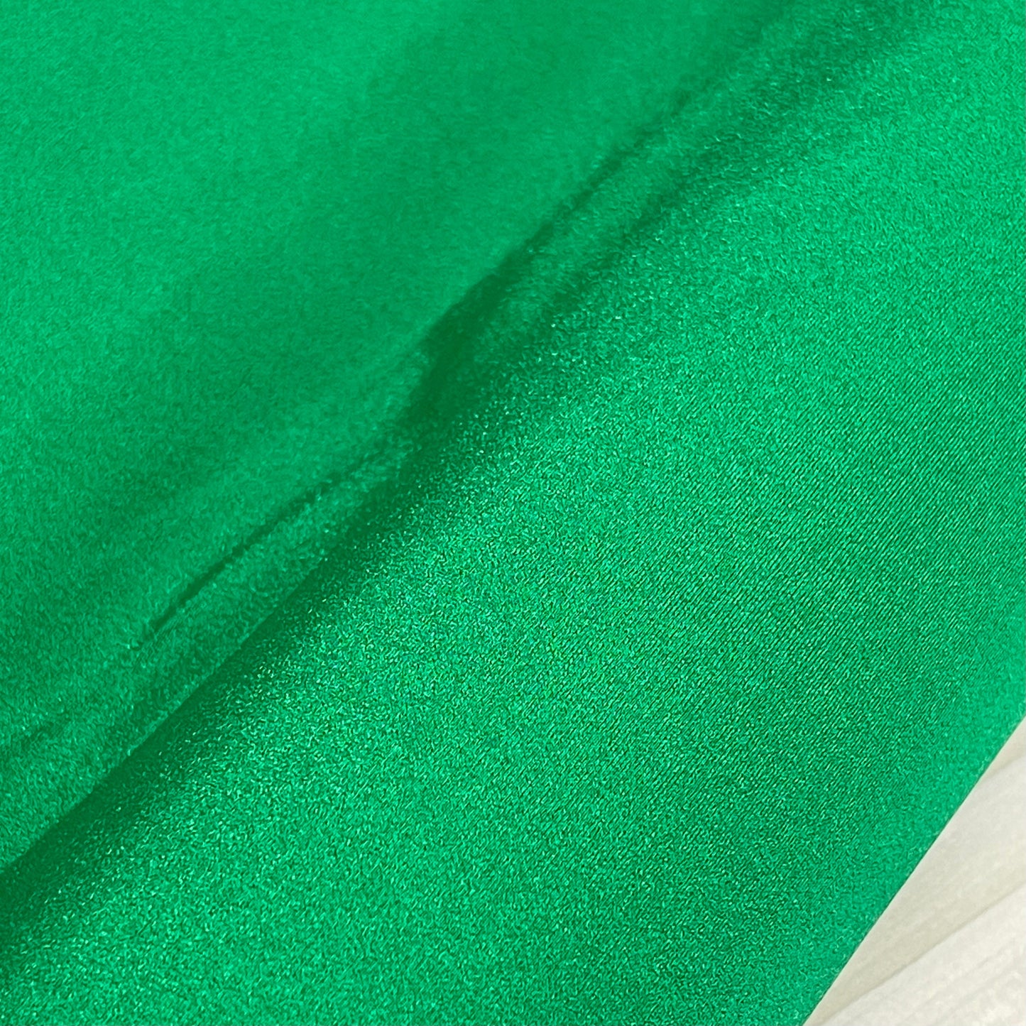 Kelly Green Shiny Nylon Spandex - 67cm remnant
