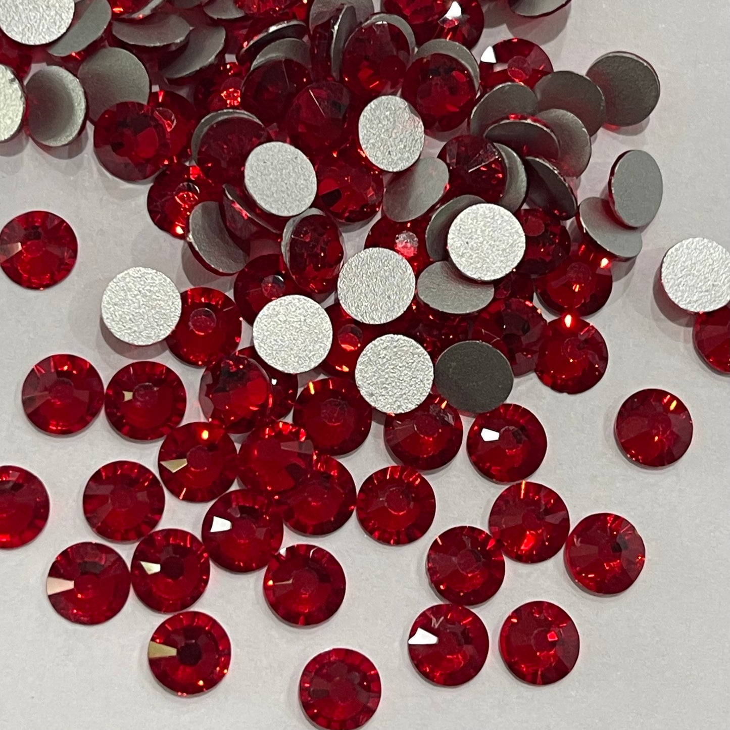 Light Siam - AAA Non Hotfix Diamante Crystals