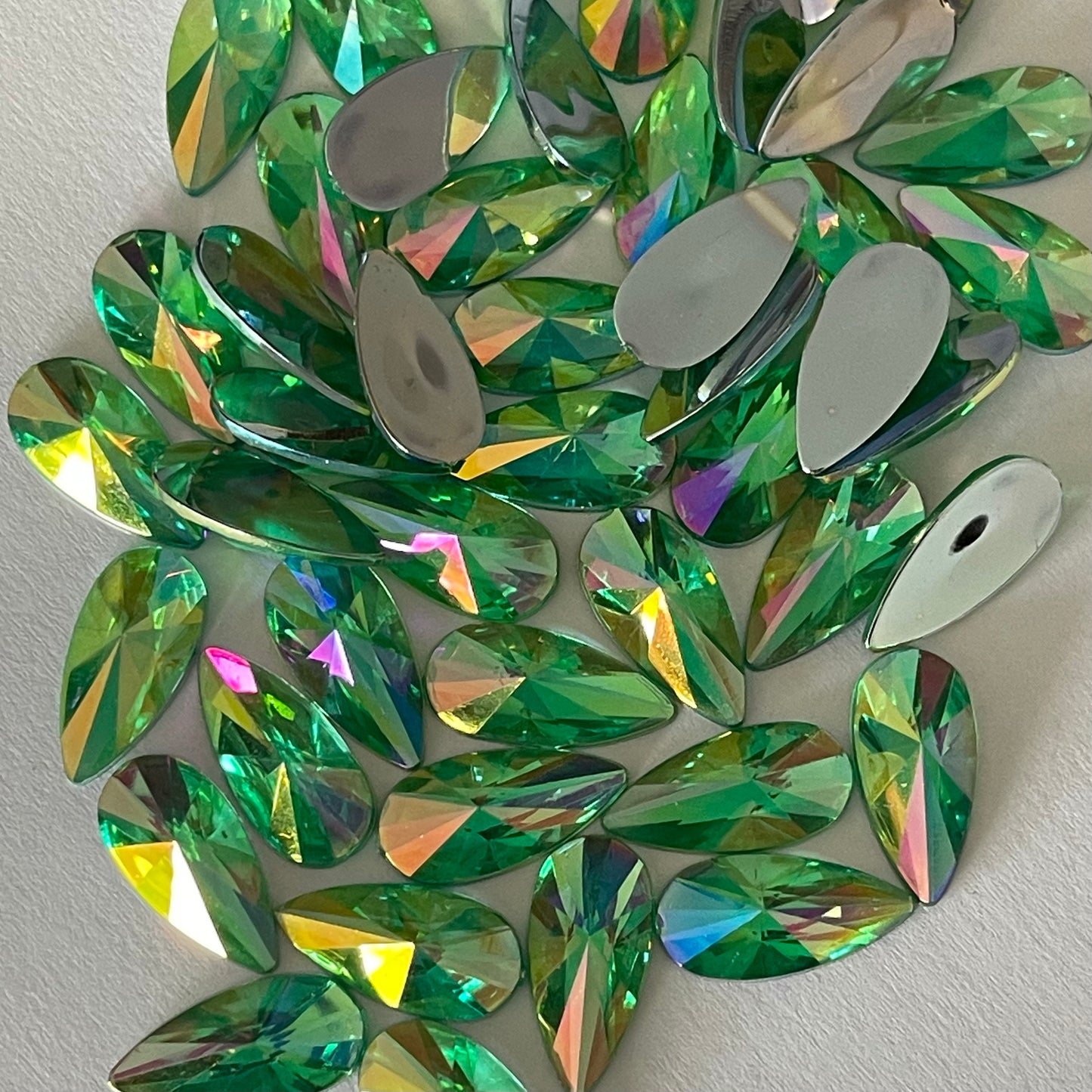 18mm Tear Drop - Peridot AB - Glue On