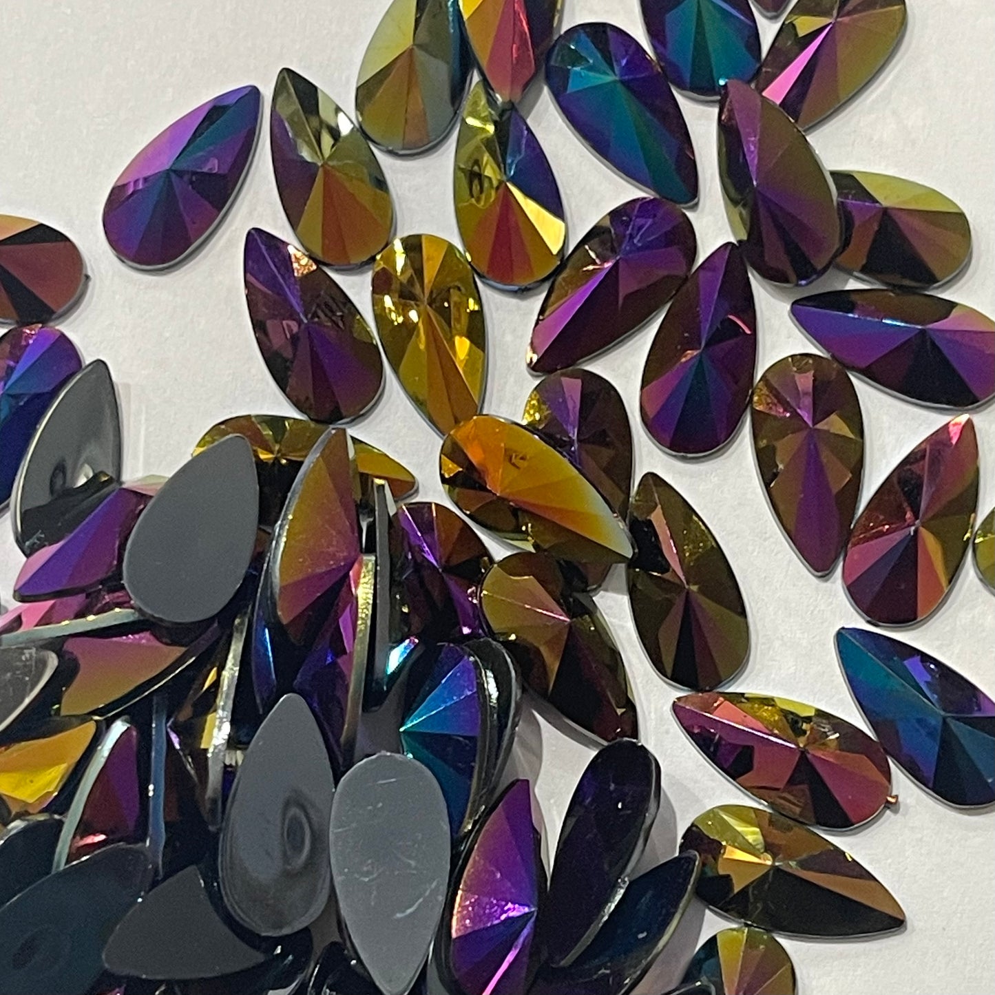 18mm Tear Drop - Black AB - Glue On