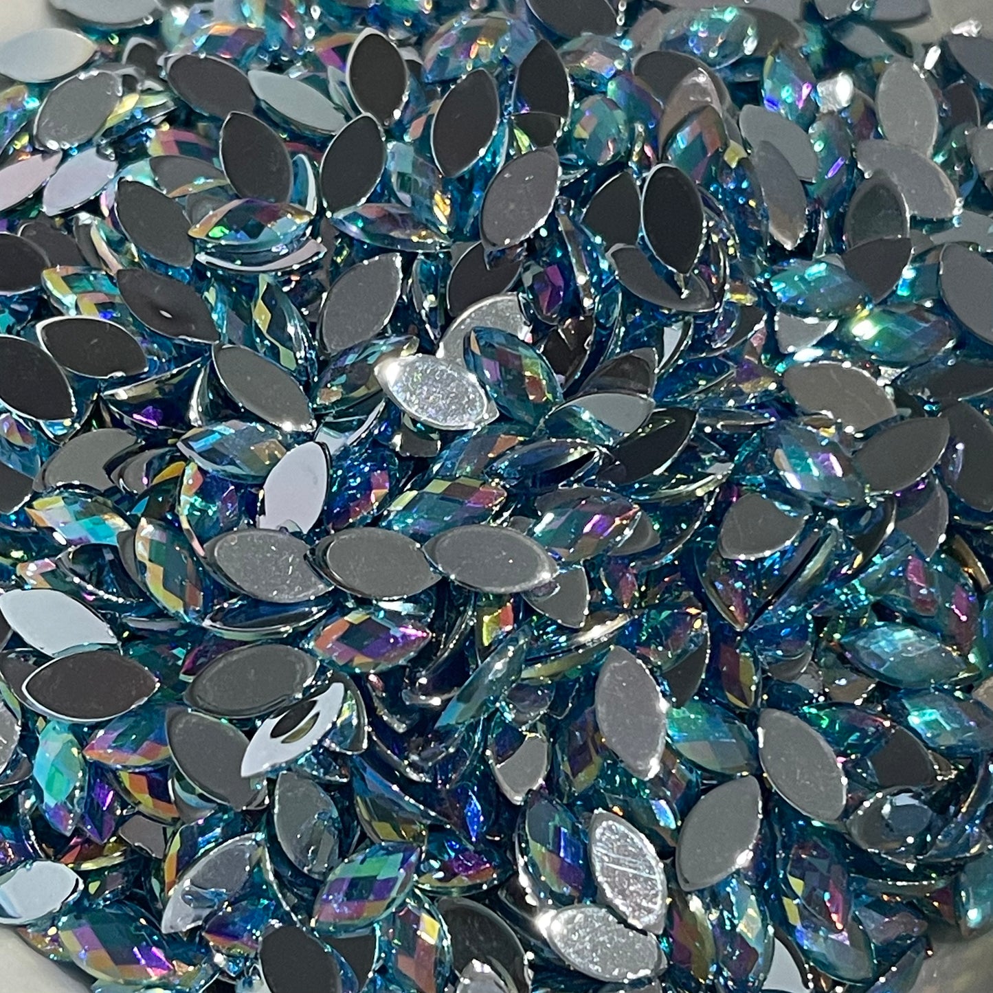 8mm Horseeye - Aquamarine AB (Glue on)