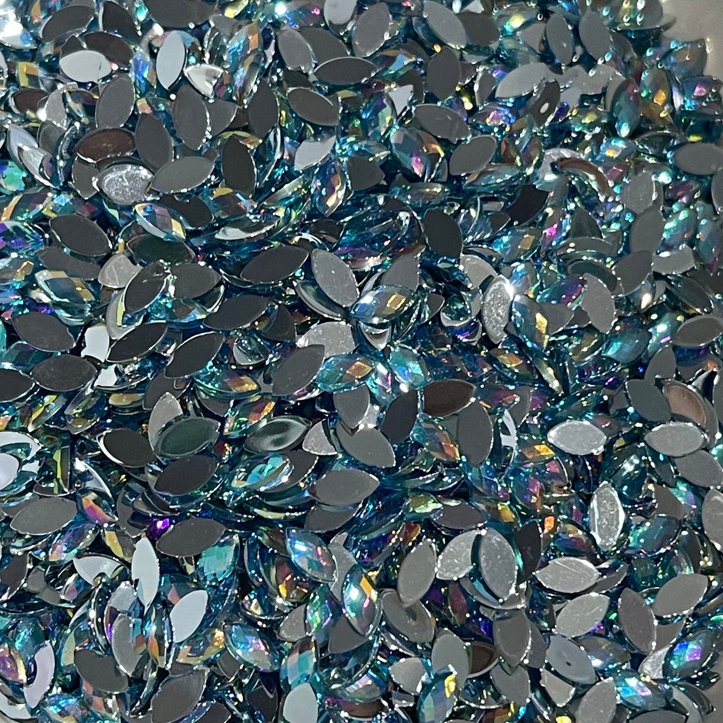 6mm Horseeye - Aquamarine AB (Glue on)