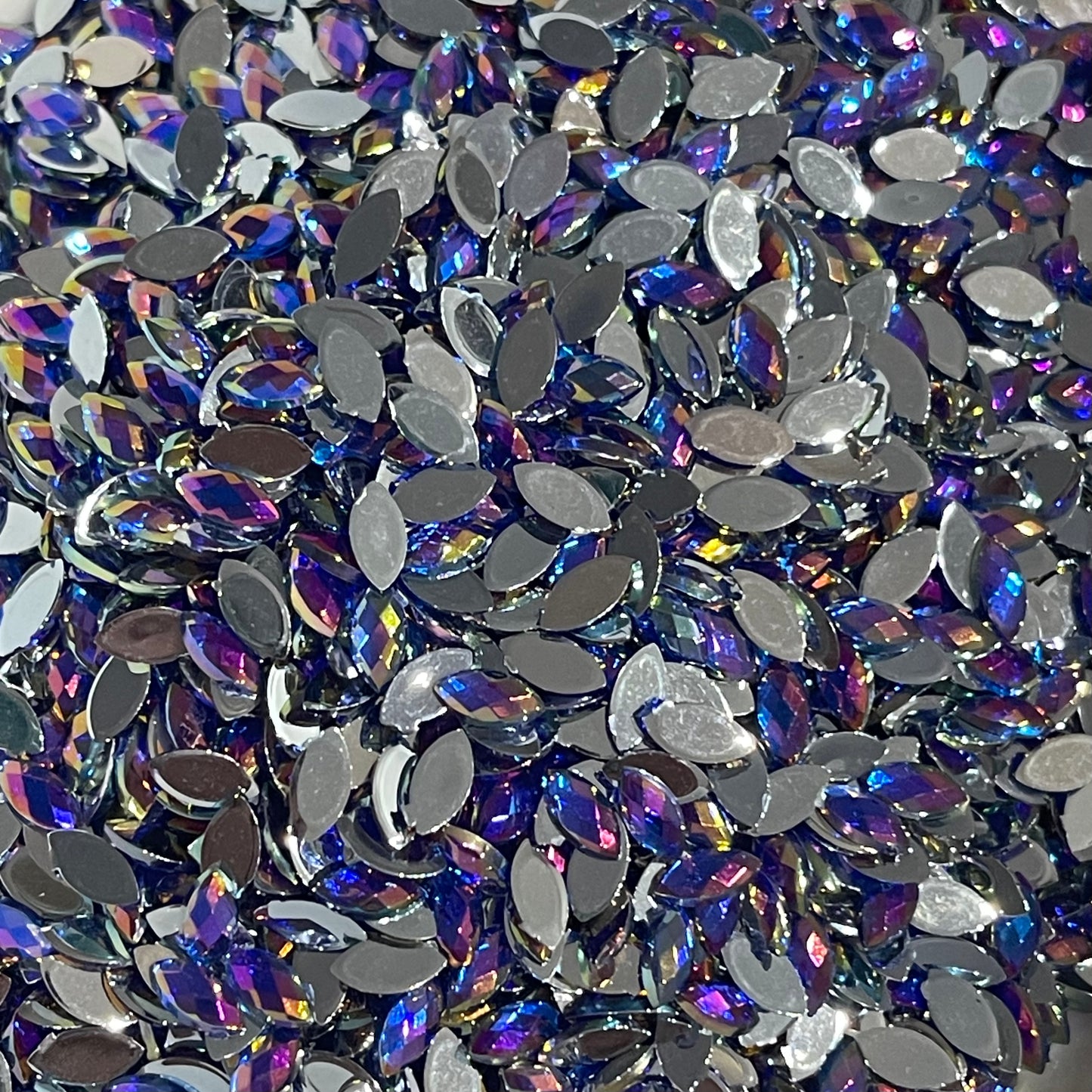 6mm Horseeye - Sapphire AB (Glue on)