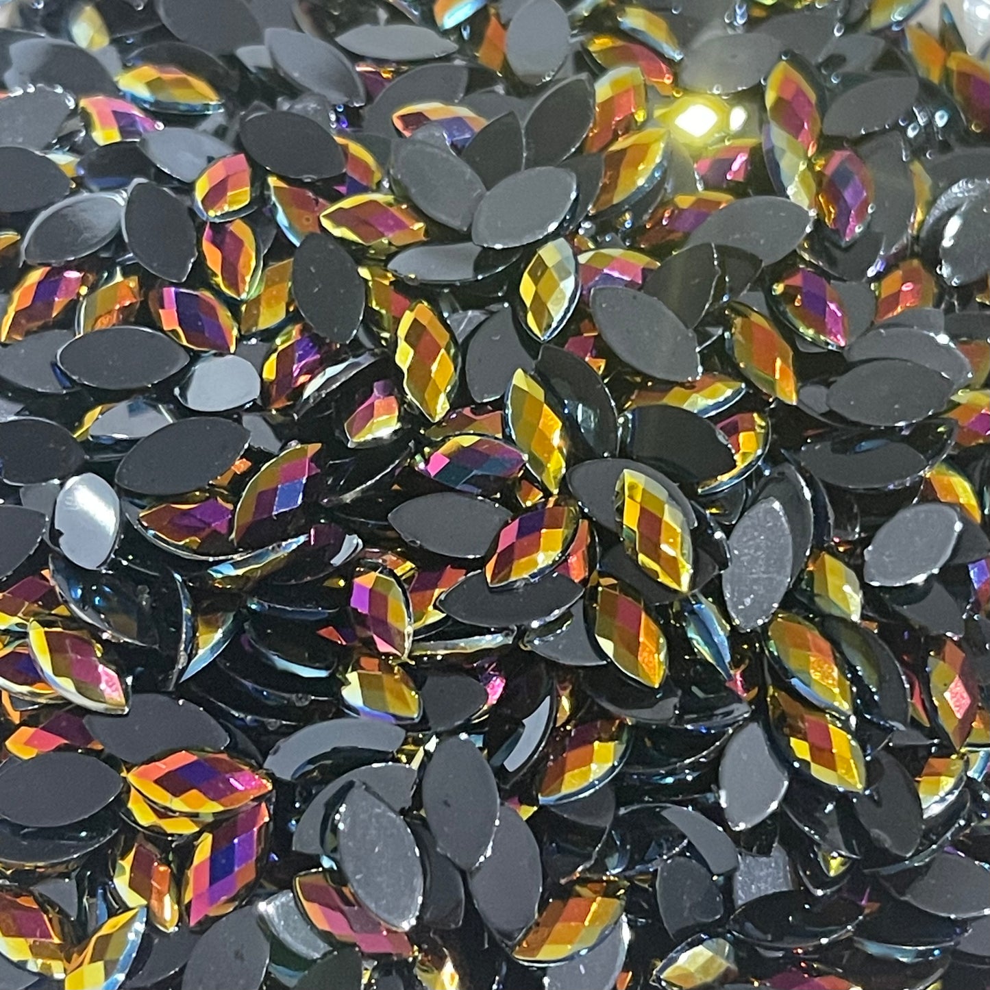 8mm Horseeye - Black AB (Glue on)