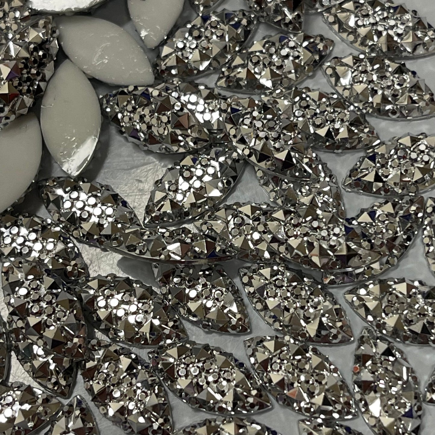 15mm, Horseeye Textured - Jet Hematite