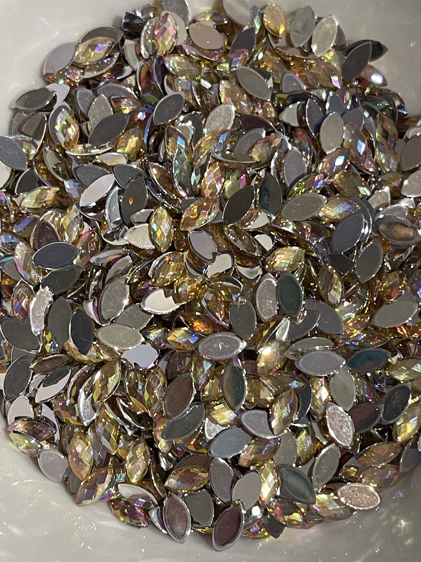 6mm Horseeye - Light Topaz AB (Glue on)