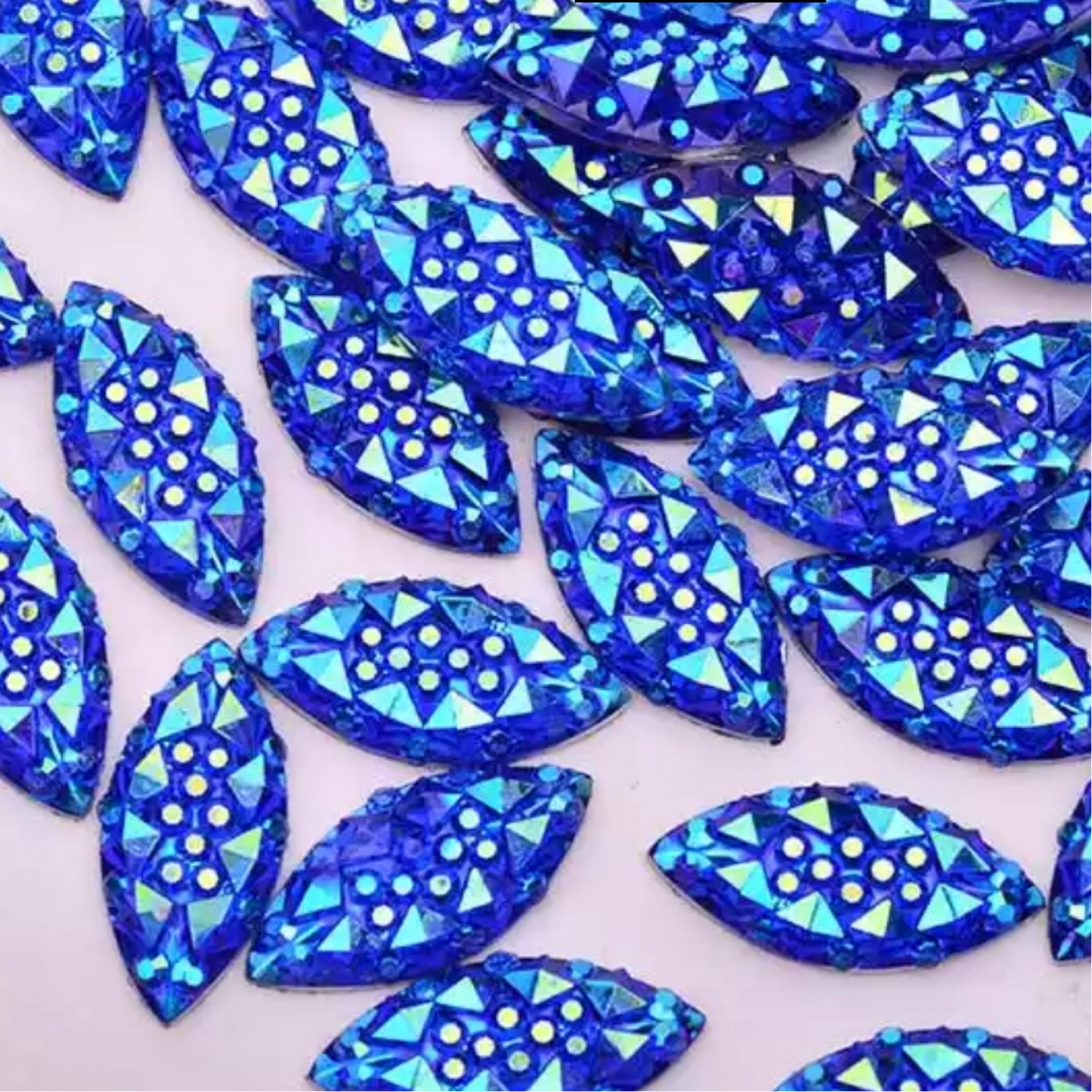 15mm Horse Eye Textured - Sapphire AB - Glue On