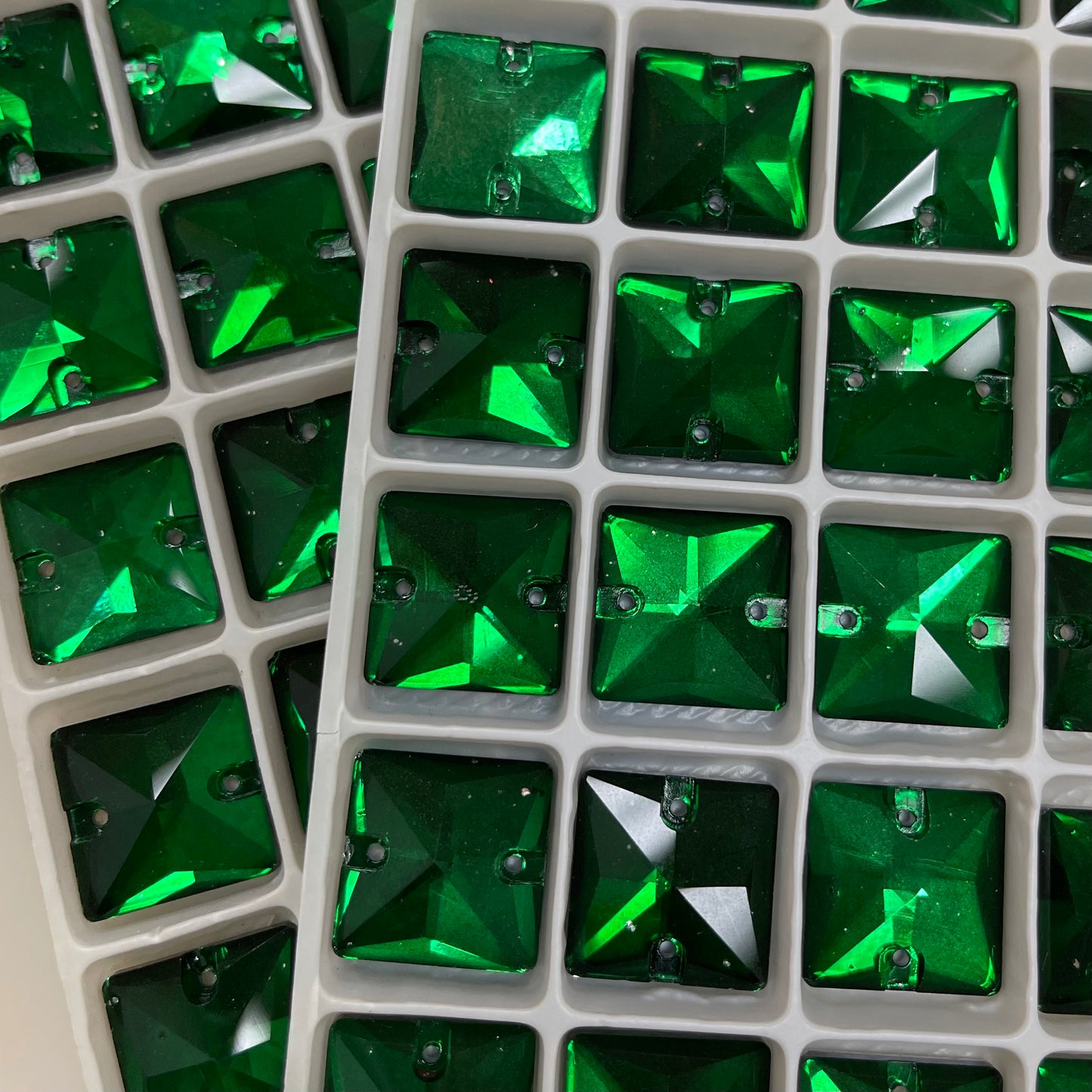 Square 16mm, Emerald