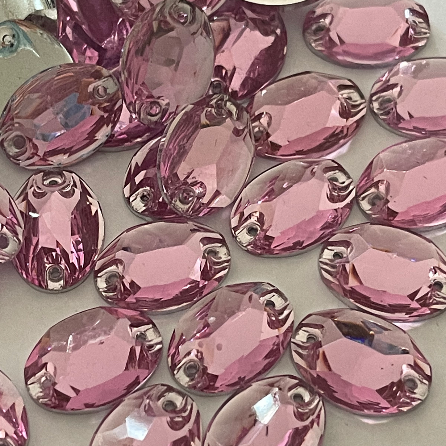 18mm Oval - Light Pink - Sew On