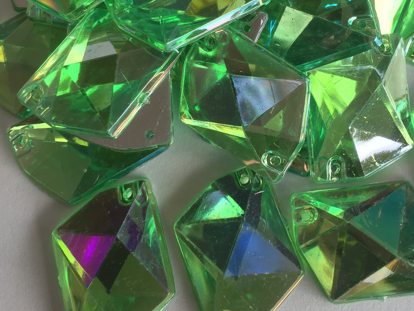 21mm Cosmic - Peridot AB - Sew On