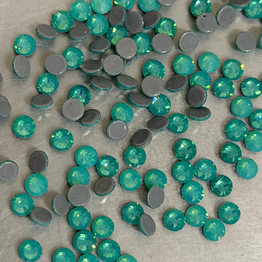 Green Opal - Hotfix Diamante AAA Crystals