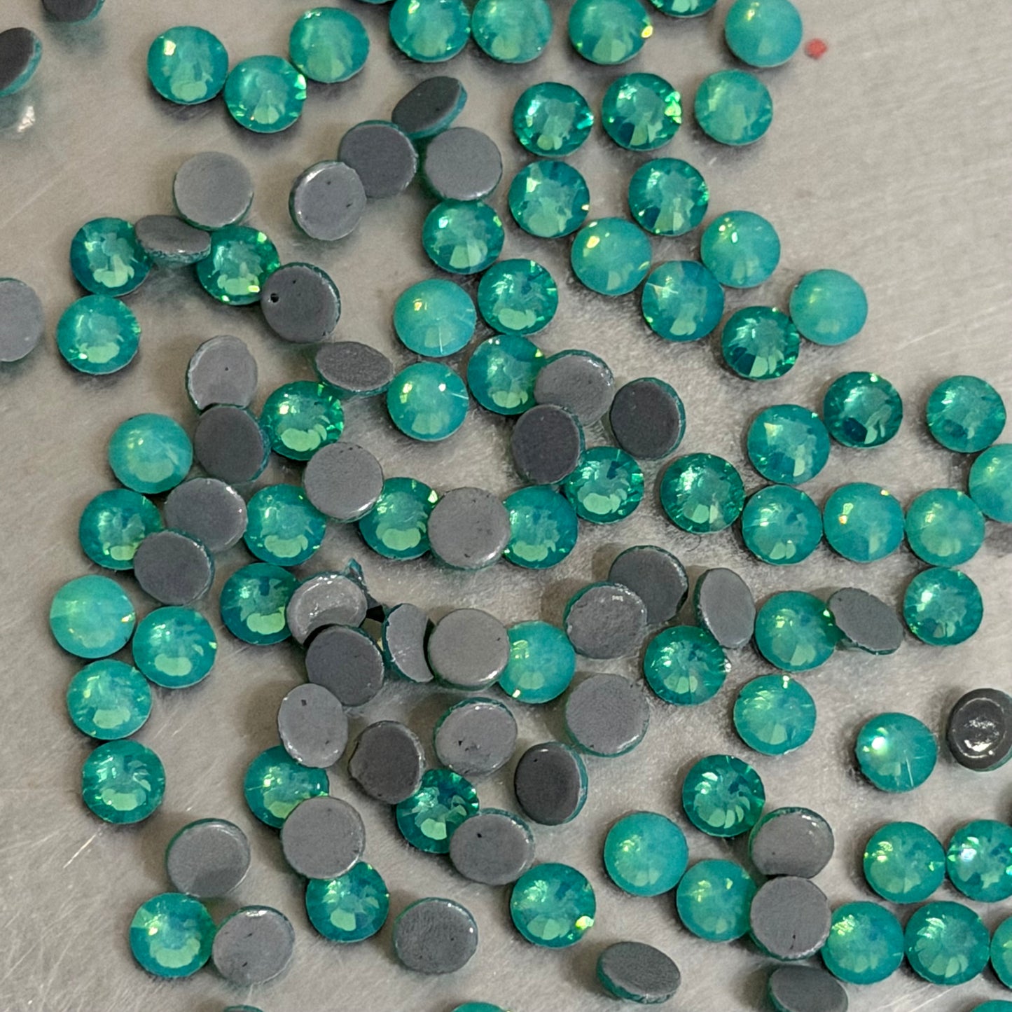 Green Opal - Hotfix Diamante AAA Crystals