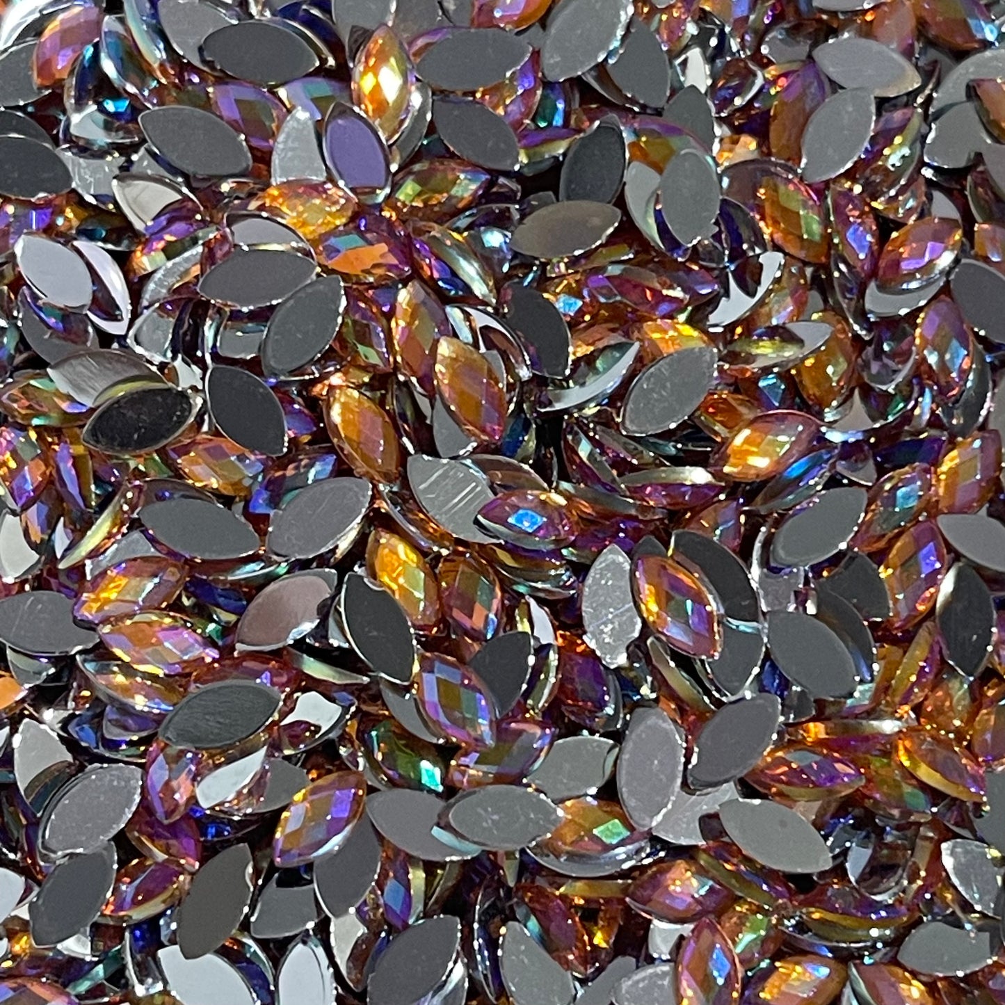 6mm Horseeye - Hyacinth AB  (Glue on)