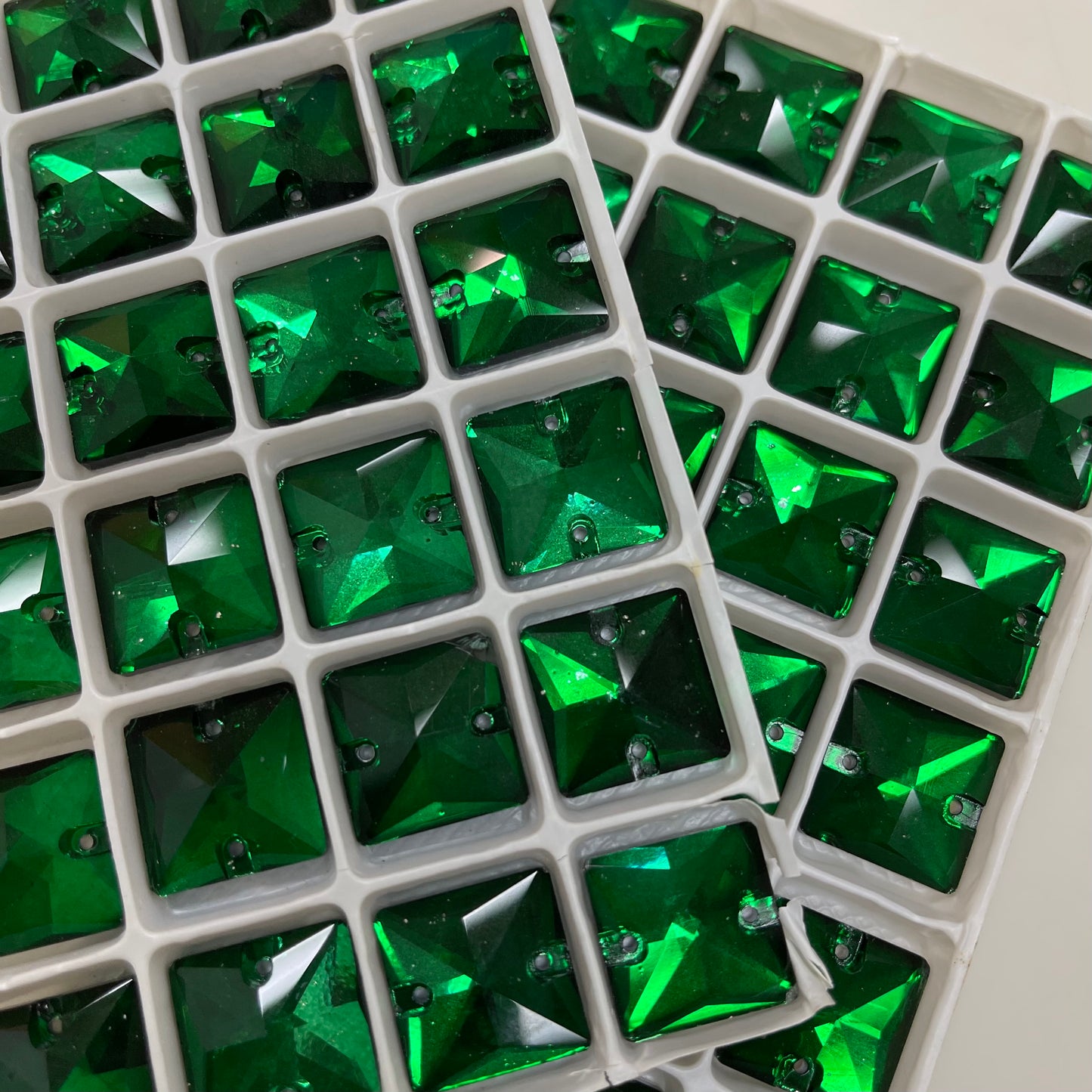 Square 16mm, Emerald